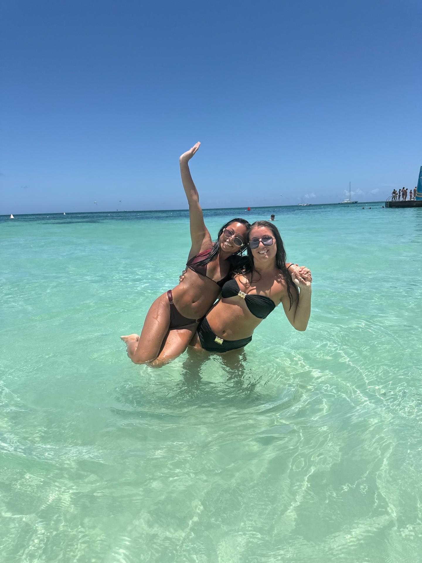 Friends in the turquoise water of Aruba